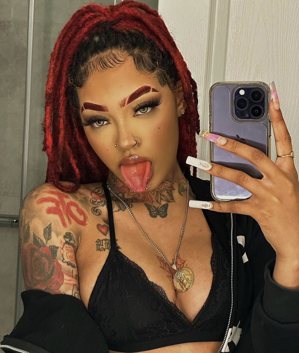 18_locs's tweet photo. 🖤🖤❤️❤️
•
📸: @shxkiraaa 👸
•
•
 #locs #longlocs #naturalhair #rahkneeshuh #thelocdmovement #thelocdcommunity #loccommunity #blackwomen #locnation #redlocs #locs_18 #locs_18_pic https://t.co/ktpX7QCoph