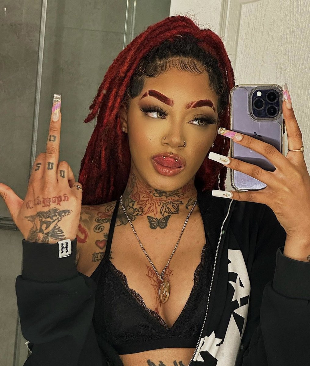 18_locs's tweet photo. 🖤🖤❤️❤️
•
📸: @shxkiraaa 👸
•
•
 #locs #longlocs #naturalhair #rahkneeshuh #thelocdmovement #thelocdcommunity #loccommunity #blackwomen #locnation #redlocs #locs_18 #locs_18_pic https://t.co/ktpX7QCoph