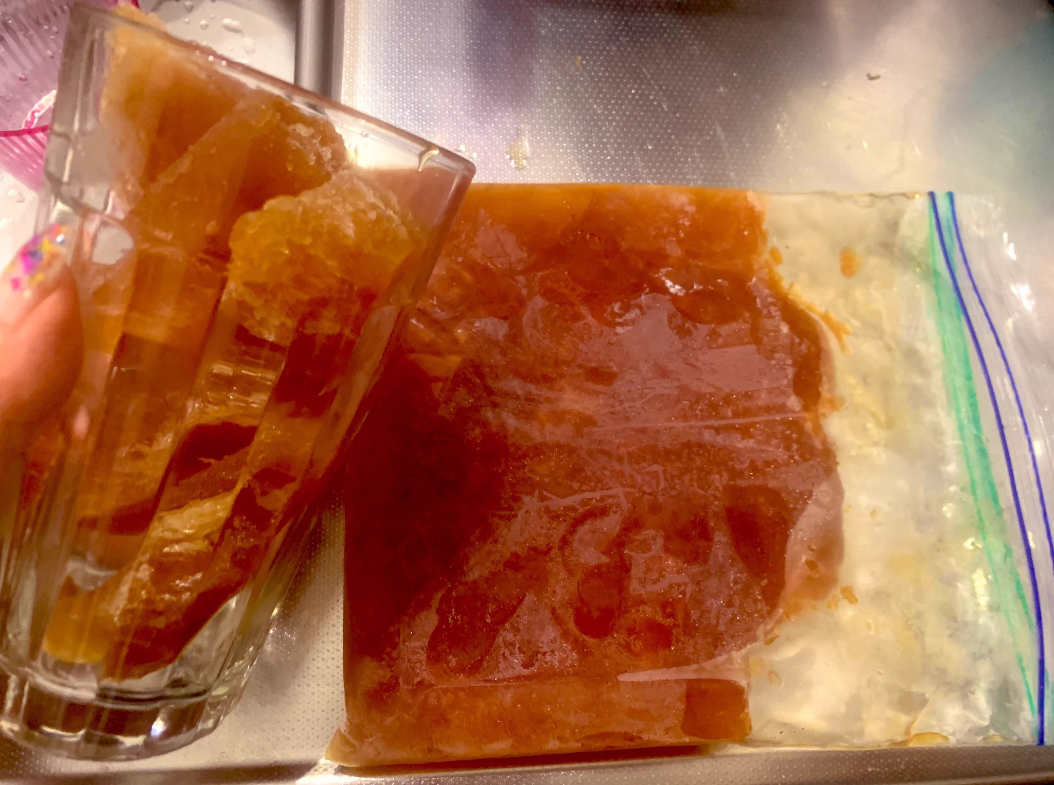 暑い季節に飲むと最高に美味しい！紅茶を凍らせて作る『アイスミルクティー』