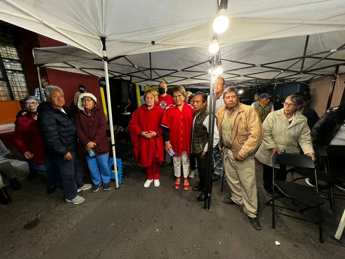 MarthaAvilaCDMX's tweet photo. Acudí a las colonias Banjidal y San Simón Culhuacán para informar sobre los resultados en mi labor legislativa, de representación y de gestión.
Les conté también sobre mi propuesta para que la alcaldesa Lía Limón y el alcalde Santiago Taboada sean investigados por posibles actos anticipados de campaña, luego de que el #PAN en el #CongresoCDMX pidiera que yo sea investigada por las asambleas que realizo en diversas colonias de #Iztapalapa, con el único fin de #RendirteCuentas✍️.
#MarthaAvila🦋
#MORENA
#4T
#sigamostransformandoIztapalapa💓🌸