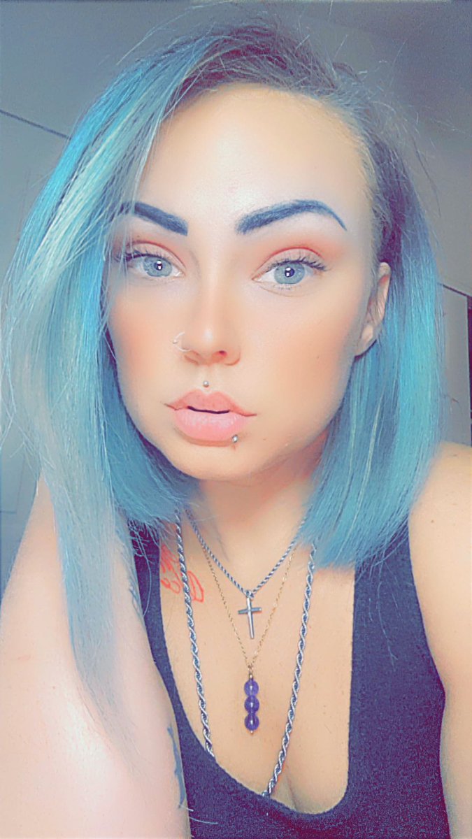 Blu3Marie69's tweet photo. 💇‍♀️💙😍 https://t.co/ATluBoO3ta