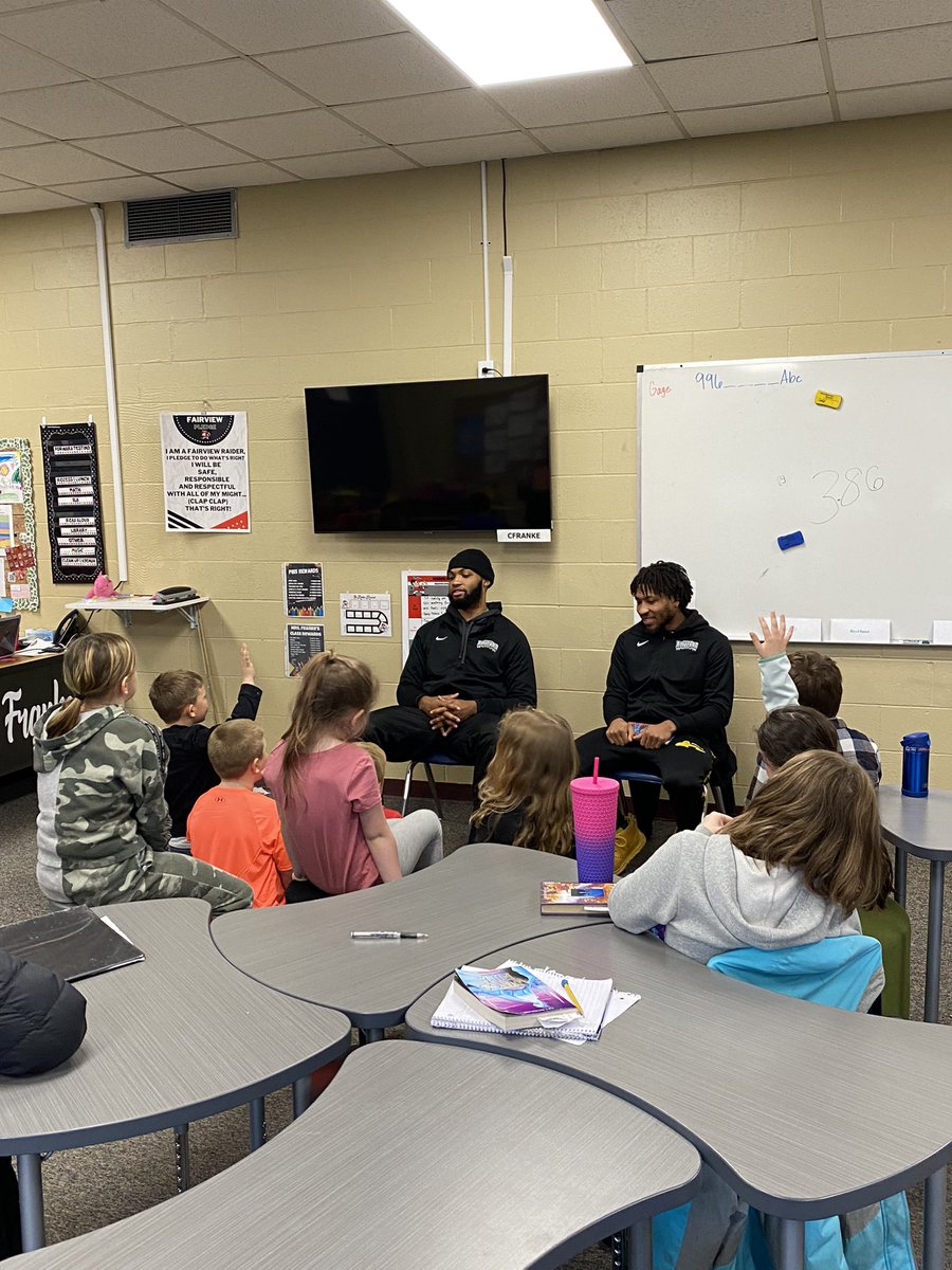 PCSD_FV's tweet photo. Thank you @gbblizzard for coming out today! Big shout out to @trinidad_54 @NotGeeezy_ @M_Irvin8 @ravarius_rivers &amp; Bruiser for a fun afternoon of reading and play! We can’t wait for your game on May 5th! https://t.co/4J6nfcaaBK