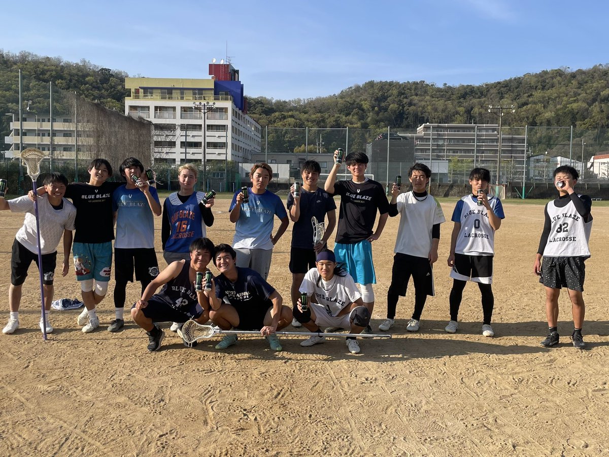 kitlax2023's tweet photo. 今日は16:00〜合同説明会をグラウンドでしてます‼️
20分以内に手軽にラクロスを体験出来るのでフラっと来てください🙆‍♀️スタッフ気になってる女の子も大歓迎です💞
モンスターを飲んでメラメラで待ってます😎🔥 https://t.co/mfcAPgrUW1