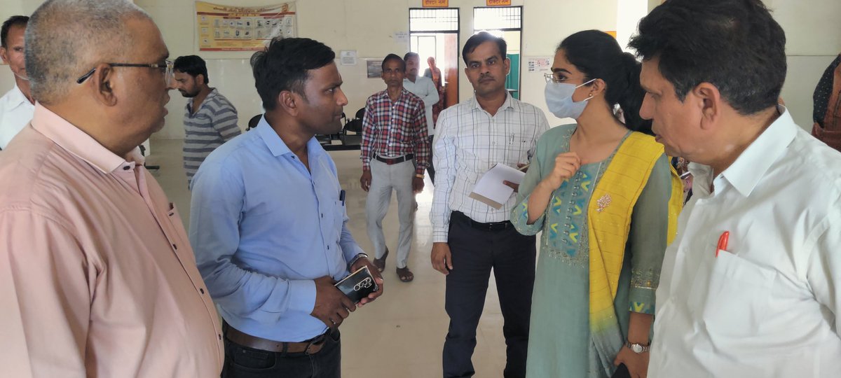 CdoKanpurDehat's tweet photo. मुख्य विकास अधिकारी ने सामुदायिक स्वास्थ्य केंद्र रूरा का औचक निरीक्षण किया एवं पंजीकरण कक्ष,दवा वितरण काउंटर, लेबर रूम, पैथोलाजी कक्ष, प्रशव कक्ष, सीवीसी मशीन व दन्त मशीन का जायजा लिया। @CMOfficeUP @InfoDeptUP @UPGovt @MinistryWCD @UPMahilaKalyan https://t.co/uTYEvsW2YH