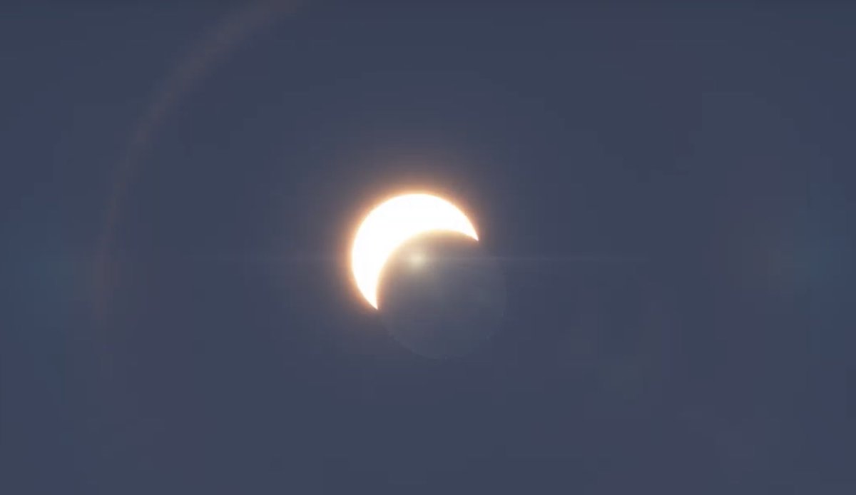 theladytrep's tweet photo. Picture of the New Moon Eclipse https://t.co/4zNPx2MfZp