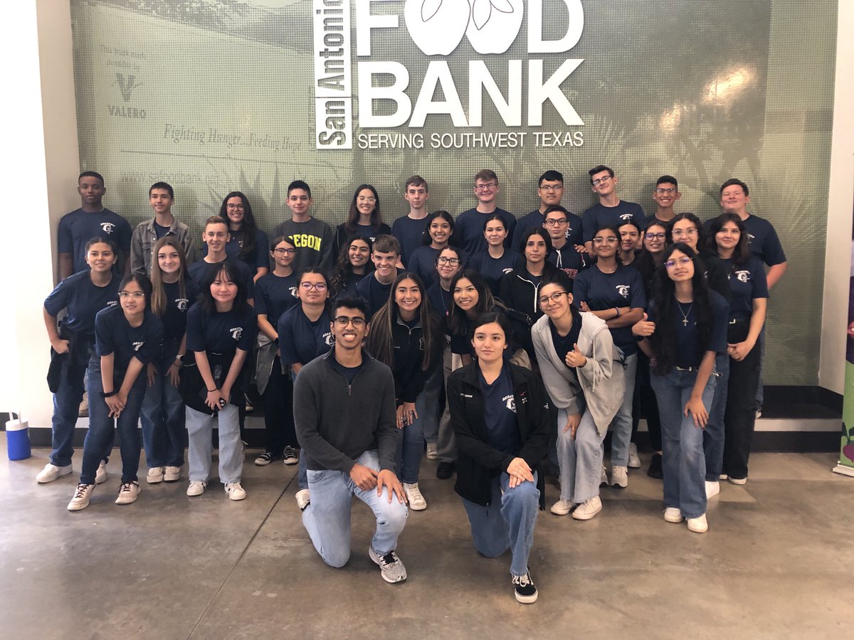 Brandeis JROTC Kitty Hawk Honor Society packed about 4,000 snack bags (8,600lbs) for those in need all around San Antonio. Great job cadets!
⁦<a href="/NISDBrandeis/">Brandeis High School</a>⁩ ⁦@geriberger08⁩ ⁦<a href="/BHS_Shroyer/">KyleShroyerBHS</a>⁩ ⁦<a href="/safoodbank/">San Antonio Food Bank</a>⁩