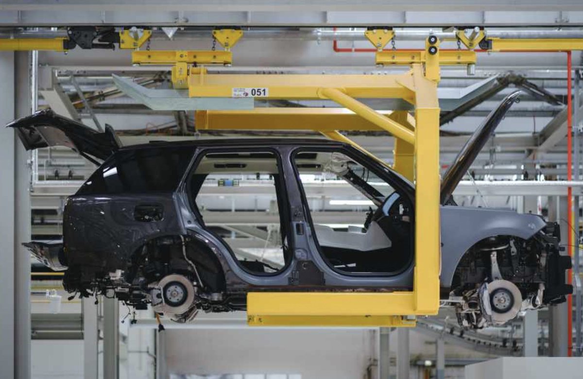 swarfguru's tweet photo. 🚀 JLR announces £15bn investment to lead the modern luxury EV revolution! Halewood plant goes all-electric & pre-orders for electric Range Rover open soon. Embracing a House of Brands strategy for a greener, innovative future.⚡️🌱🚙 

Read more on the @mtdcnc website.

#JLR #ElectricVehicles #Sustainability #HouseOfBrands #ukmfg @jaguarlandrover @Jaguar @LandRover_UK