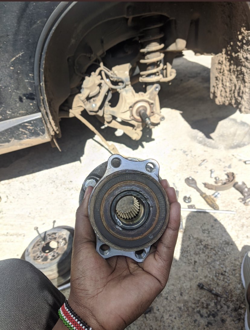brokensuit44's tweet photo. Who knows how a speed sensor works? 

It’s pretty simple…
The Speed sensor collects wheel data and sends that to the ECU. The ECU picks that data and inacheza kama yeye…(keep reading and you’ll see how). https://t.co/ZqlXM7mz2m