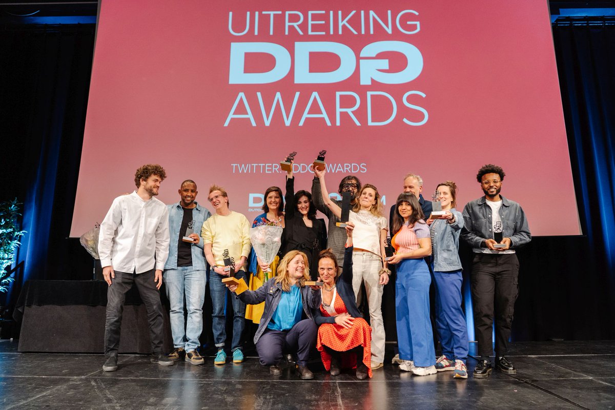 🥳 Halil Ibrahim Özpamuk &amp; Eva van Pelt ('Trappers'), Menno Otten ('Hoofdzaken'), Mascha Halberstad ('Knor'), Maartje Duin &amp; Cigdem Yuksel ('Moslima') en Niki Padidar ('Al wat je ziet') zijn in de prijzen gevallen bij de Dutch Directors Guild Awards. Alle winnaars gefeliciteerd!