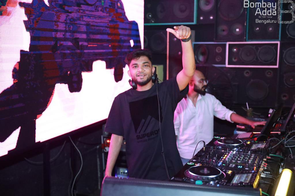 djsahilnrg's tweet photo. Elevating the vibes at Bombay Adda ⚡️
@bombayaddabangalore
#djsahilnrg
#nightout #nightlife #dj #djlife #djsahil #club #luxury #luxurylifestyle #liesure #party #goanightlife #lifestyle #music #partytime #groove #goa #bombayadda #bombayaddabengaluru https://t.co/seXaiRy7XE