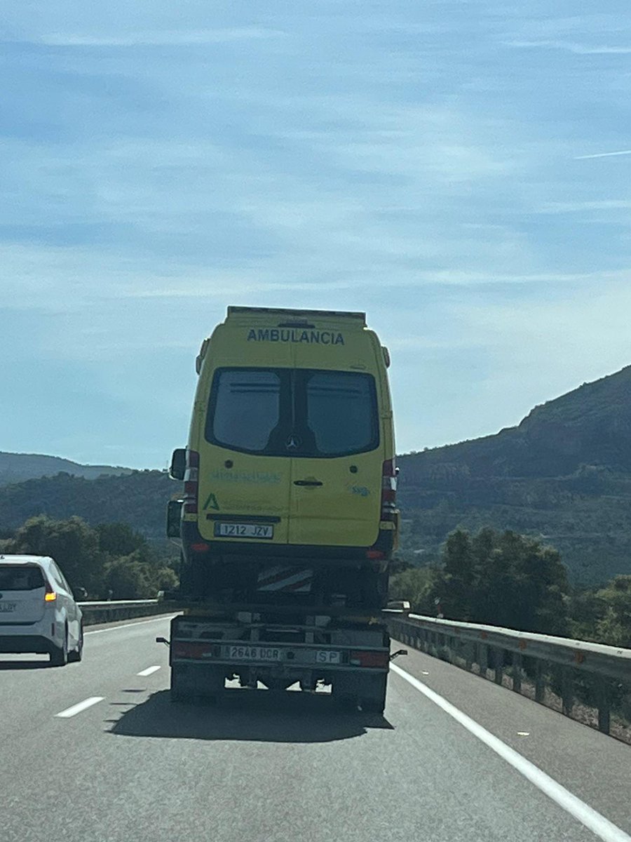 TAUSSGAMP's tweet photo. El día previo a la huelga del transporte sanitario de Córdoba con SSG. Pedimos el apoyo de la ciudadanía, a la que queremos transmitir, que ha sido el único camino que nos ha quedado tras meses de promesas para conseguir salvar el transporte sanitario. 
¡Salvemos nuestra sanidad! https://t.co/nLW791udHm