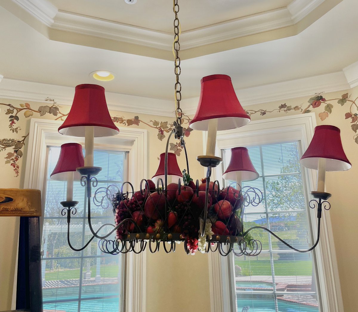 jmdones_'s tweet photo. Look at this fun chandelier I unfortunately had to replace today https://t.co/YCavrRlo23