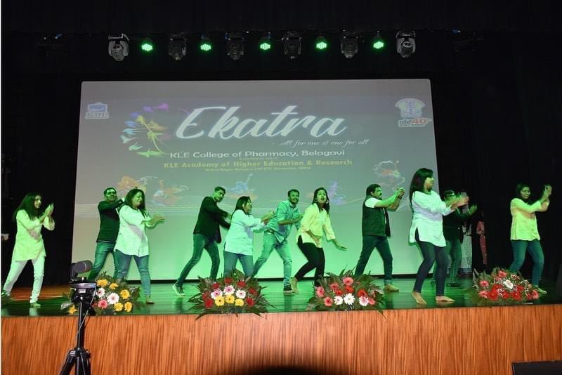 KLE_Pharm_Bgm's tweet photo. Students and staff showcased their talents at EKATRA with amazing dance performances✨

#klesociety1916 
#klesociety #klecop #kletech #pharmacy #dance https://t.co/UdVko6sIAs