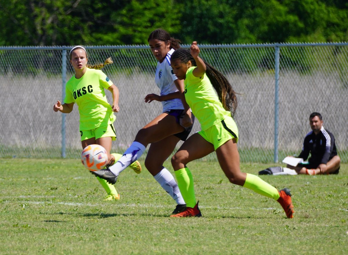 SorayaHayes2026's tweet photo. Shutting down strikers makes my day😁 W 3-1 last weekend 💙💙⚽️⚽️ #SorryNotSorry @NickSoutar @StingSoccerClub @StingECNLRoyal @ECNLgirls @EcnlTexas @TopDrawerSoccer @PrepSoccer @ImYouthSoccer @ImCollegeSoccer @goMVB @ECNLGirls @theECNL @ECNLTexas https://t.co/Qo5nsKOV42