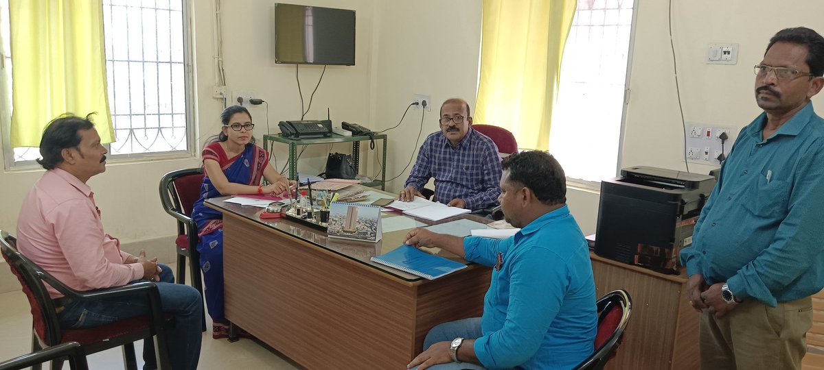 baipariguda's tweet photo. Boipariguda Tahasil Office inspection of Sri. Ranjan Kumar Biswal OAS(SAG) Addl. Secretary to Revenue Divisional Commissioner, Southern Division,Odisha Berhampur https://t.co/0ls9FCziJe
