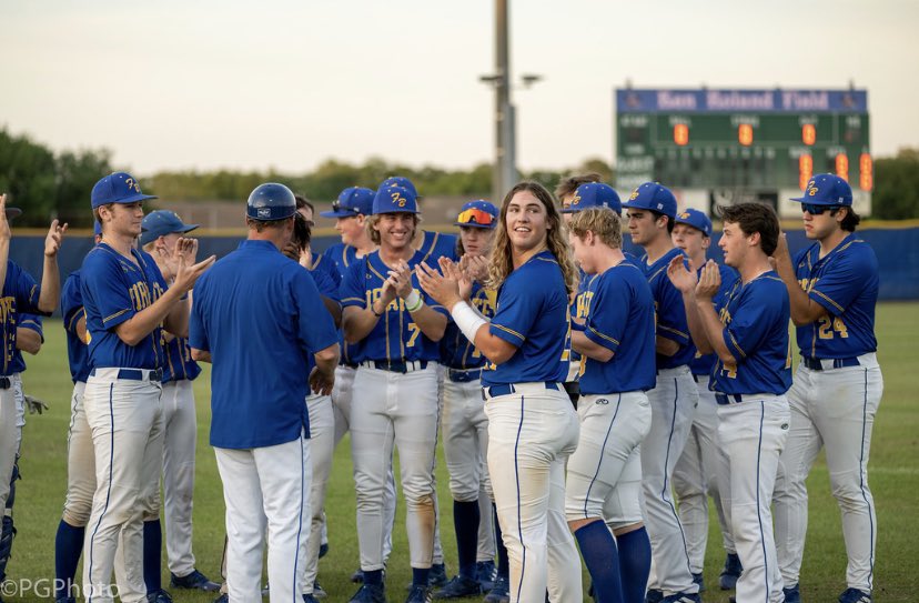 sean_benjamin6's tweet photo. 16 wins in a row. New school record! Just the beginning of something special, love these guys 💙 https://t.co/QPU9KjPDsY