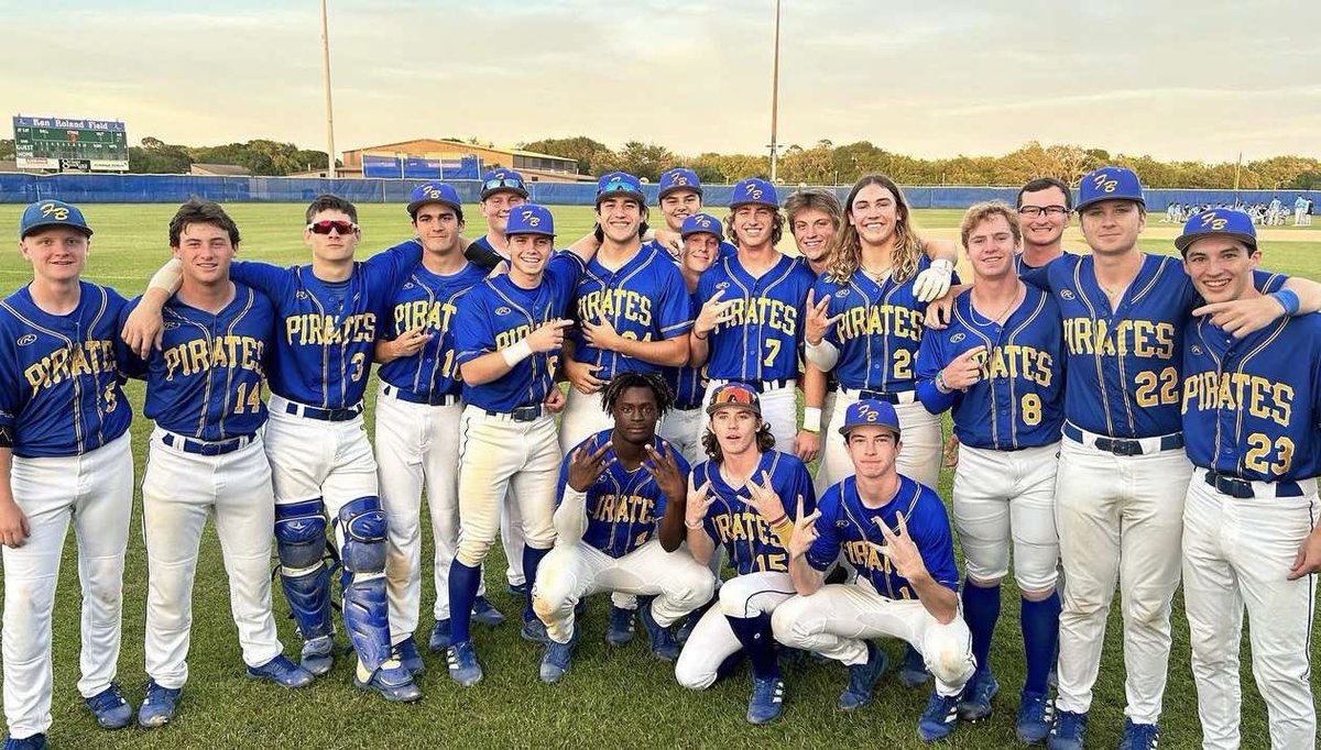 sean_benjamin6's tweet photo. 16 wins in a row. New school record! Just the beginning of something special, love these guys 💙 https://t.co/QPU9KjPDsY