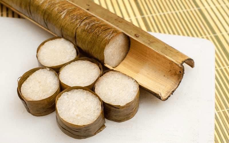 MalaysianFoods's tweet photo. Sebelum Nak Beli Lemang Di Tepi Jalan, Pastikan Anda Tahu 9 Tip yang kami kongsikan.

📌Thread

1. Cari gerai lemang yang banyak kayu-kayu untuk dibakar

Sebabnya, dorang ni memang bakar lemang kat situ, dorang tak ‘wayang’ je bakar lemang. Sesetengah orang, dorang kukus lemang tempat lain, dan bawak mai ke gerai dorang dan layur je kat bara api.