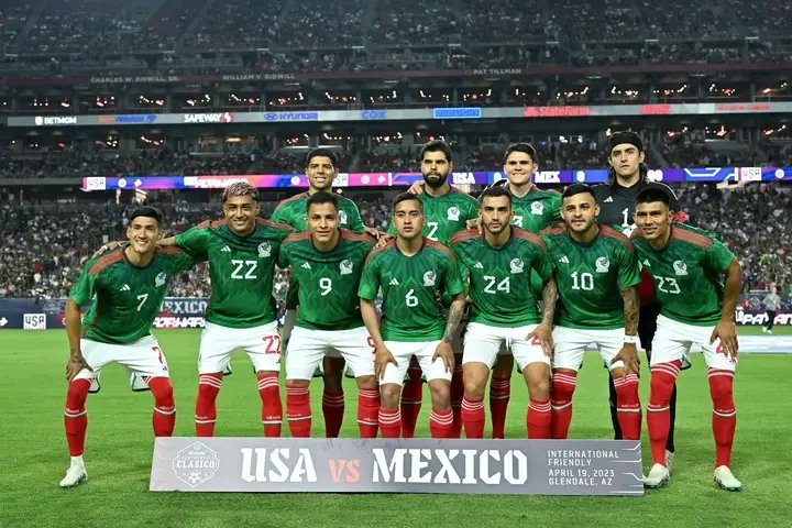 los_cancheros's tweet photo. MÉXICO NO PUDO ANTE EE.UU | #SeleccionMexicana⚽🇲🇽🇺🇲

La Selección Mexicana empató 1-1 ante Estados Unidos. Uriel Antuna y Jesus Ferreira anotaron los goles del juego amistoso del Clásico de la Concacaf. 

#PonteCanchero #LaSeleccionEsDeTodos #Mexico #USA #EstadosUnidos https://t.co/6uXEyd85rC
