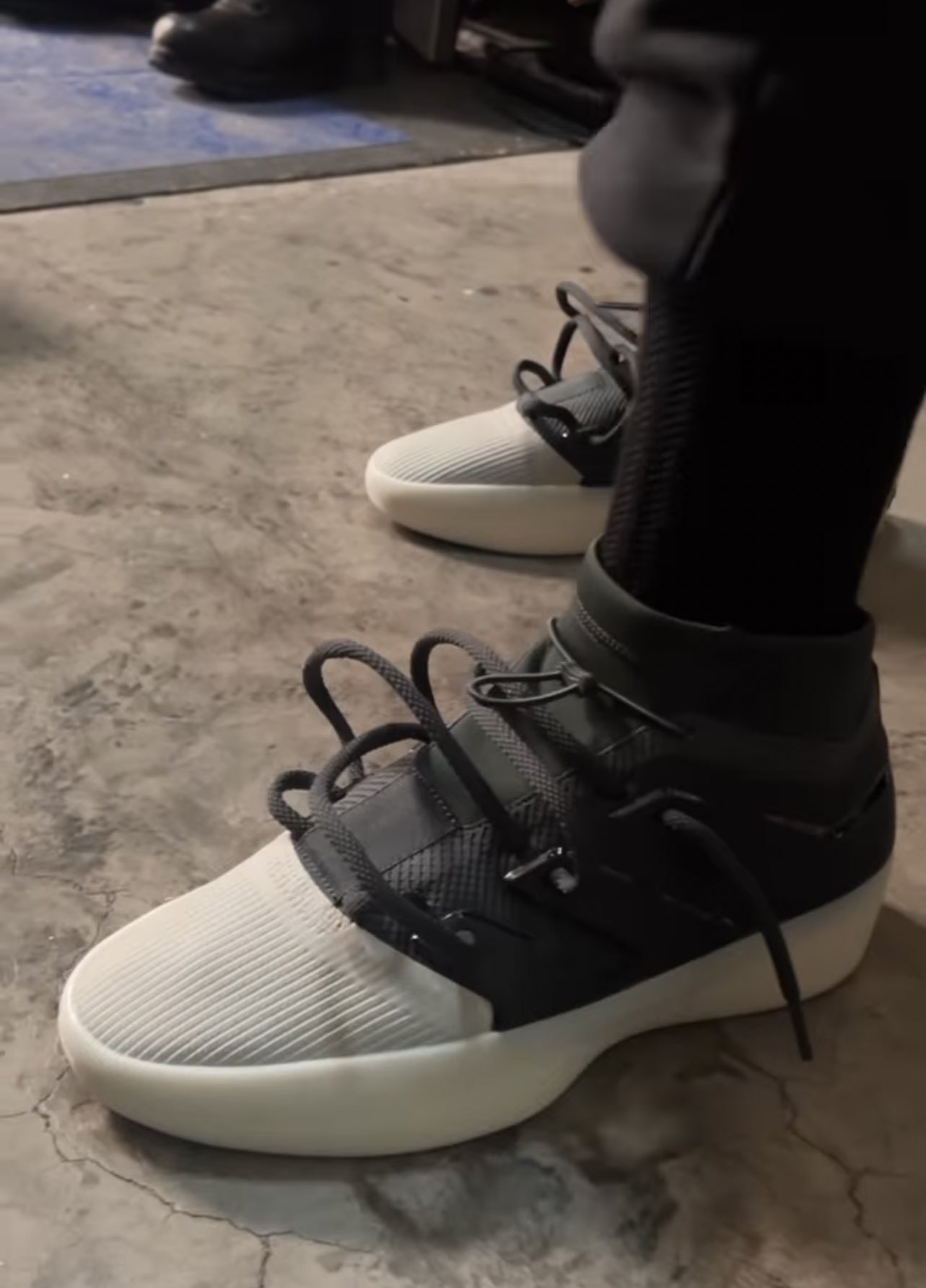 sporadisk tsunamien Modstand sockjig on X: "The FOG x adidas sneakers look pretty good. Also look like  they'd be hard to put on like Nike FOG 1s were https://t.co/4pP0ldZevh" / X