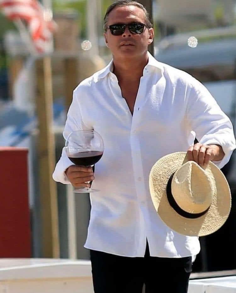 GabbaFomy's tweet photo. @mia_astral Luis Miguel en su cumpleaños llegando a eclipsar al mismo eclipse con las fechas de su gira…. @LMXLM ❤️☀️❤️ https://t.co/Gz8GH15TG2
