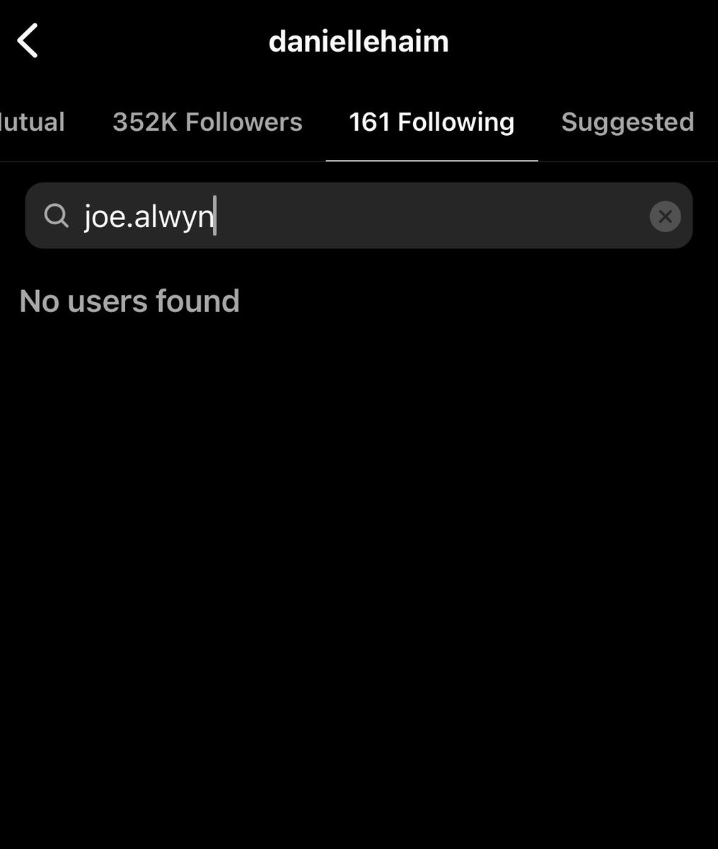 midnightstrack2's tweet photo. all the haim sisters unfollowed joe in the past few hours…it’s getting real https://t.co/UBY5aPNYUL