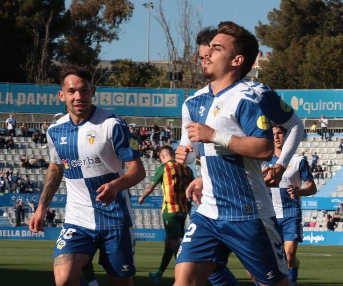 EDICARDS_GRUP's tweet photo. Edicards con el deporte ⚽️ y con el @cesabaldell.
Actitud + Equipo =
ADN @edicardsoficial
#edicardsoficial #edicards #editorial #futbol #cesabadell https://t.co/7jhBQ8JQjm