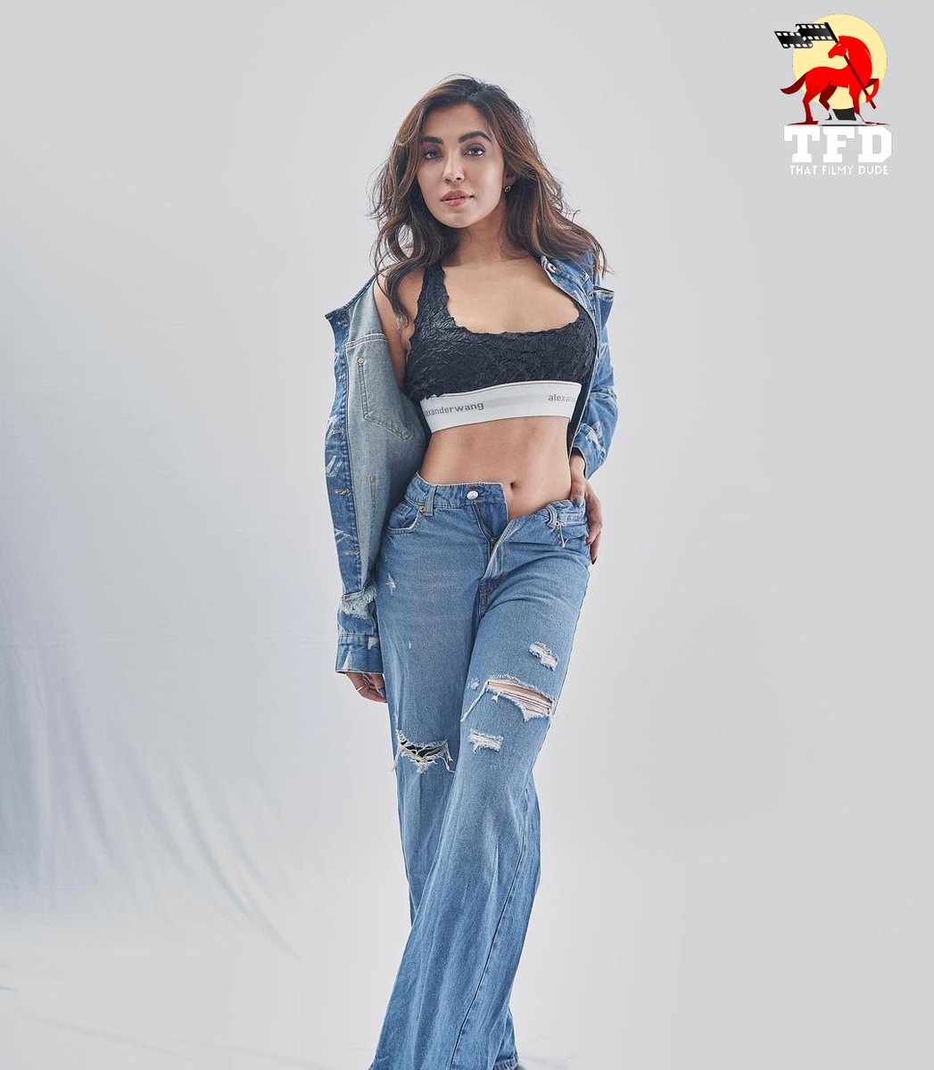 ThatFilmyDude's tweet photo. The #Wild side of @paro_nair β€οΈβπ₯π₯π
#ParvatiNair #PaevatiNairHot #ParvatiNairFans #ParvatiHot #ParvatiNairFc #ParoNair #paronair4ever #ParvatiNairSexy #ActressHot #actress #photography #photoshoot #Fashion #thatfilmydude https://t.co/SUKq6N99Dj