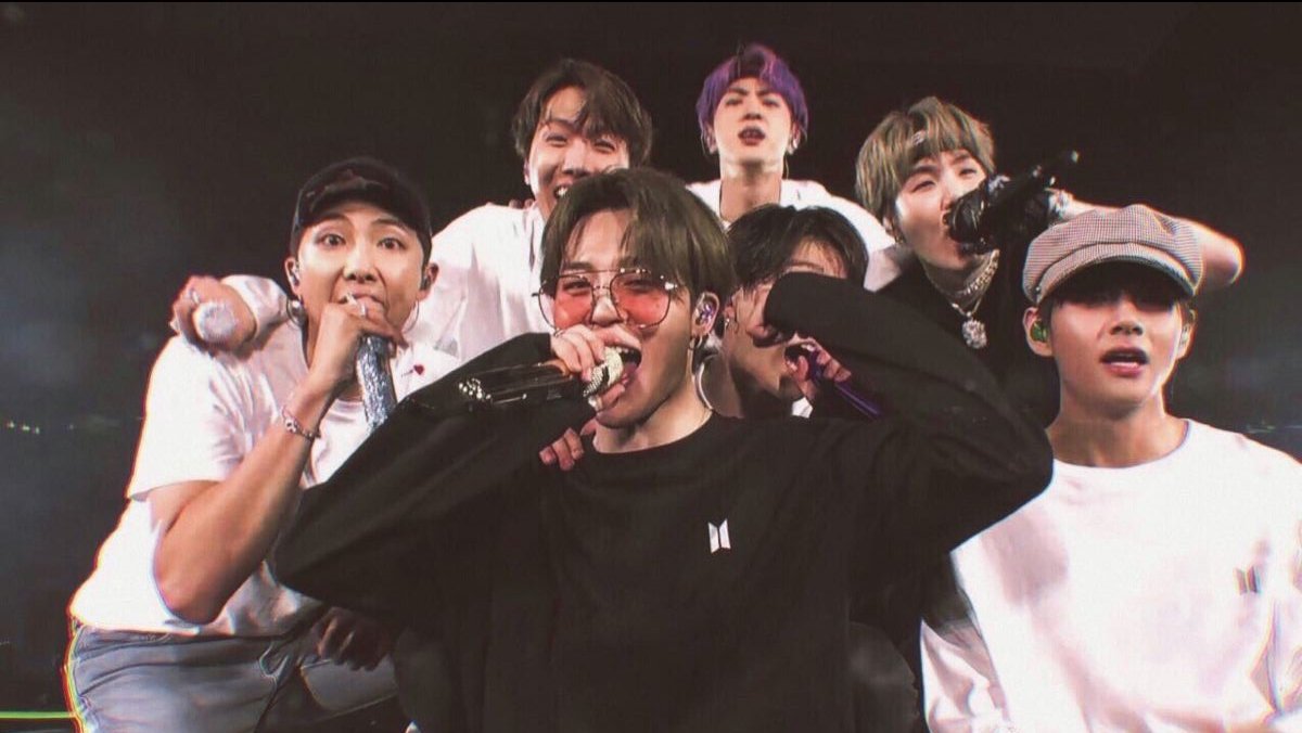 Tani_boww7's tweet photo. A BTS THREAD THAT SPEAKS HAPPINESS TO ME...♡ https://t.co/0C1UpwzcDb