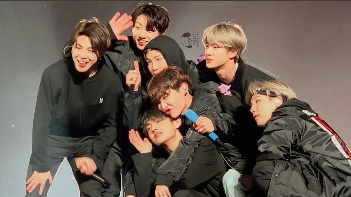 Tani_boww7's tweet photo. A BTS THREAD THAT SPEAKS HAPPINESS TO ME...♡ https://t.co/0C1UpwzcDb