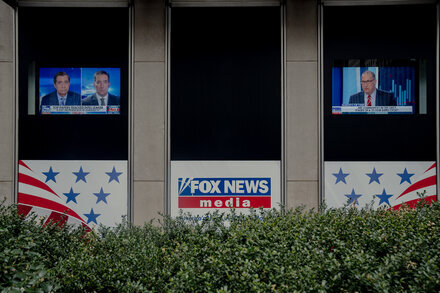 ErbilTimes's tweet photo. "A $787.5 Million Settlement and Embarrassing Disclosures: The Costs of Airing a Lie" by Jim Rutenberg and Katie Robertson via NYT https://t.co/GHVVElGQ3w https://t.co/LkYlcMFjqJ