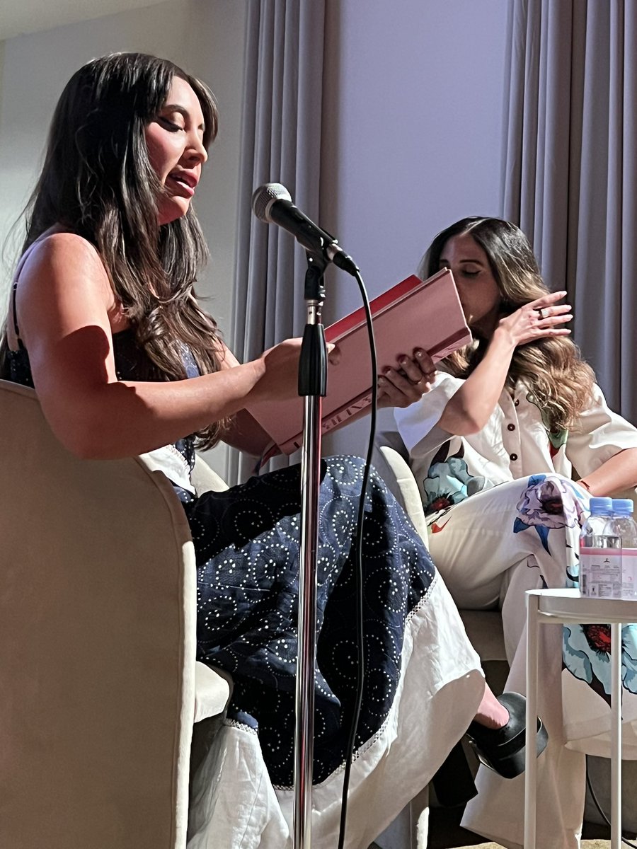 MarinaMurad's tweet photo. #sarahbahbah book signing 😍😍😍 https://t.co/8FaVbUWnhc