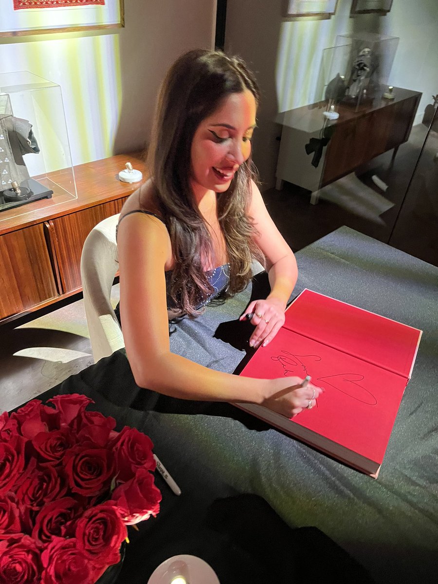 #sarahbahbah book signing 😍😍😍