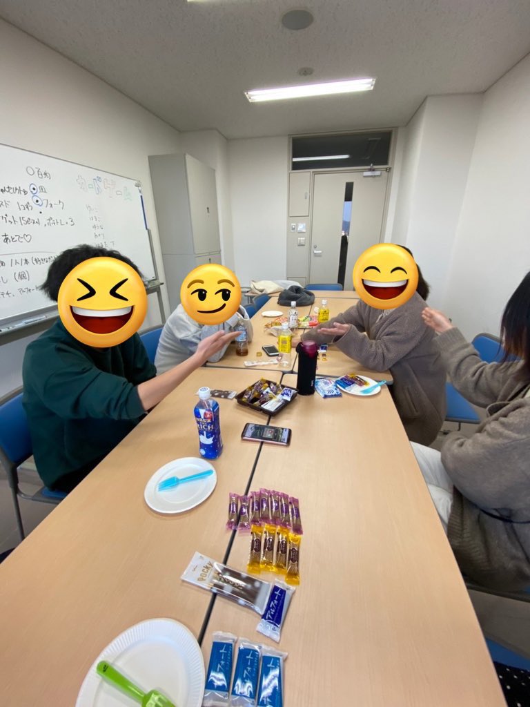 こんにちは😃「Liaison」です！私たちは主にカンボジアへのボランティア活動を行っています🇰🇭
また、クリスマス会の開催など楽しく活動しています🎄
海外に行きたい人❗️ボランティアに興味がある人❗️募集中です‼️
説明会を開催するのでぜひお越しください🤗

場所　515ゼミ室
日時　4月21日昼休み
