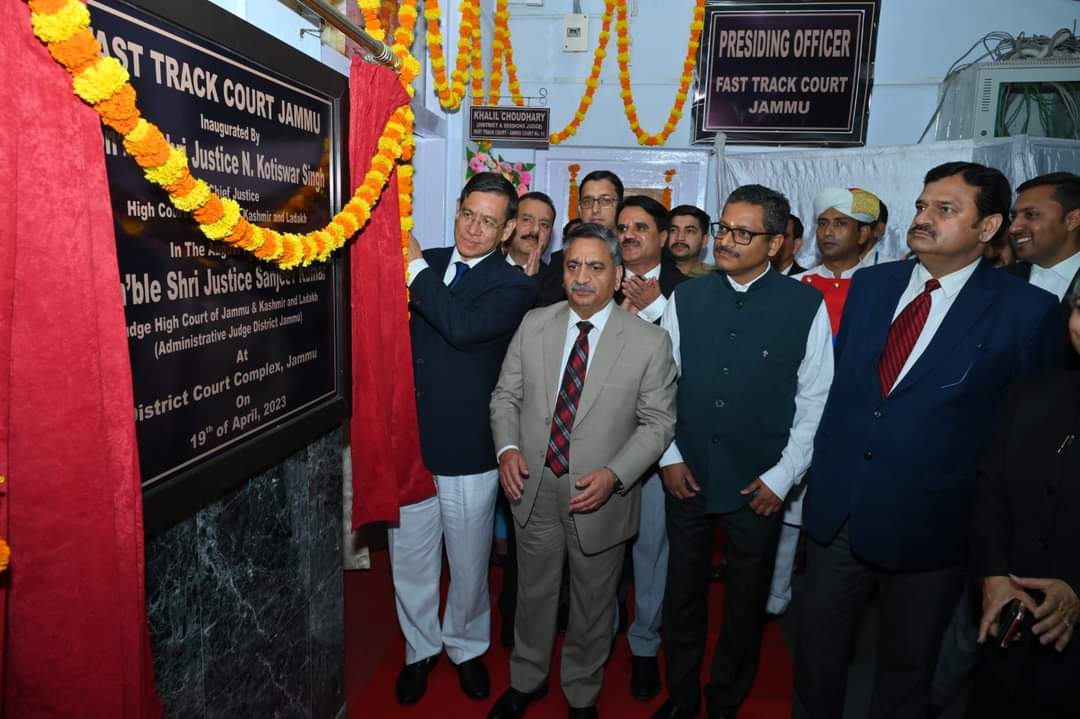 mohsin_dar_'s tweet photo. Chief Justice N Kotiswar Singh of J&amp;K &amp; Ladakh High Court on Wednesday inaugurated a Fast Track Court in Jammu.

#JammuKashmir https://t.co/MNQge34FZ8