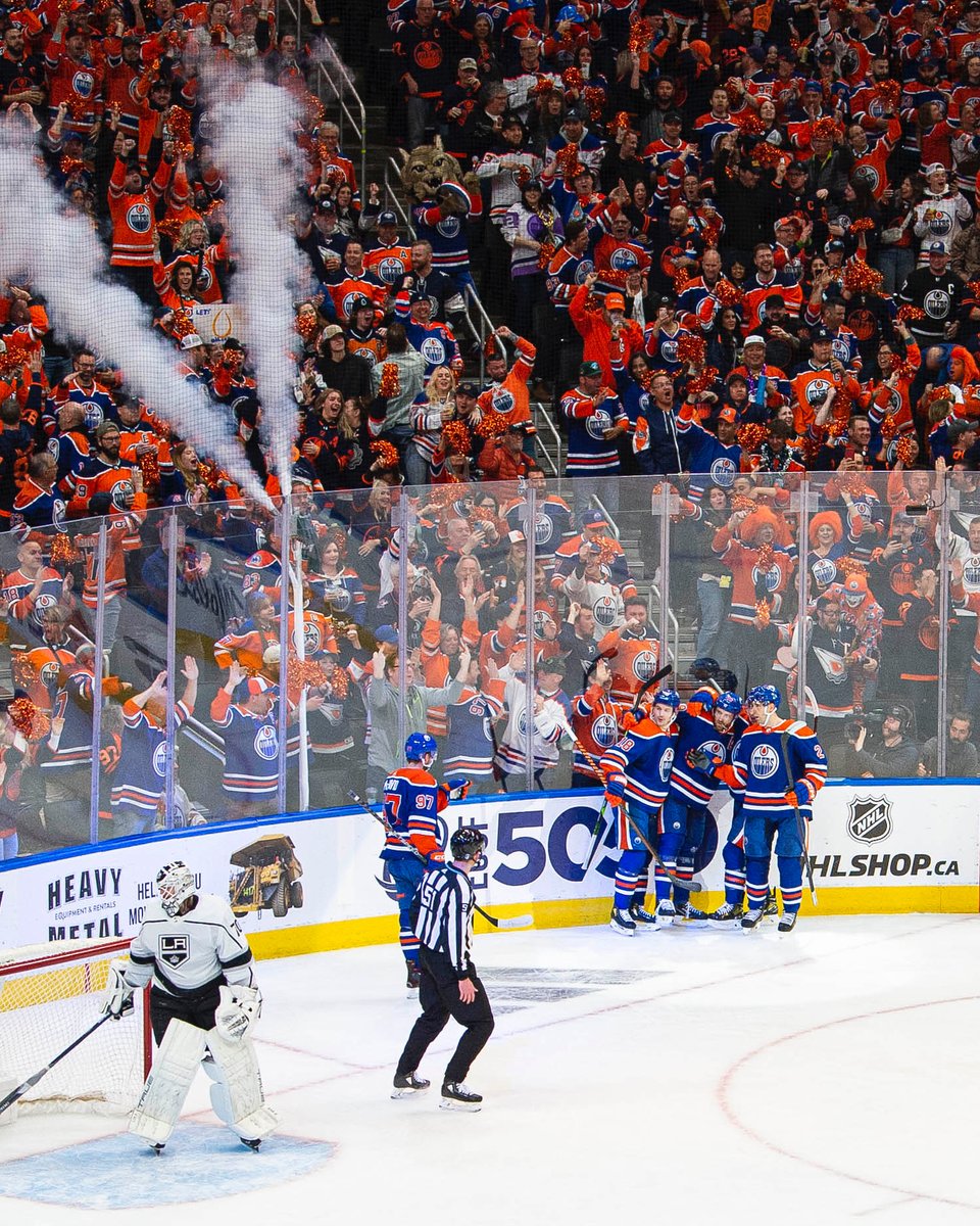 😤 PLAY LA BAMBA BABY 😤

The #Oilers defeat the Kings by a score of 4-2 in Game 2 to tie the series 1-1. 

#LetsGoOilers | #StanleyCup