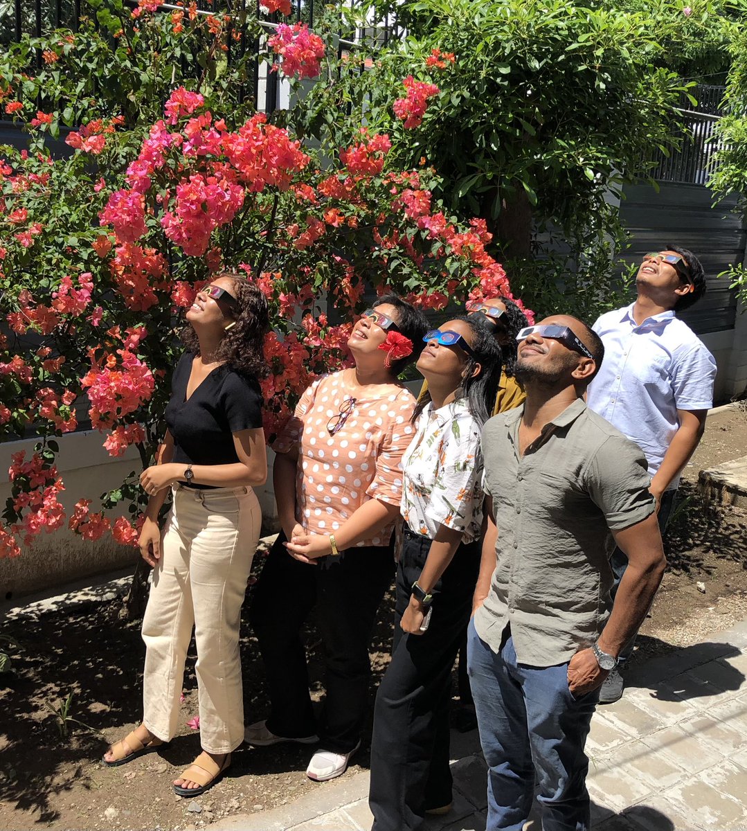 Cool patterns of the shades of leaves during solar eclipse - watching from Dili. 😎
#SolarEclipse #SolarEclipse2023 #Dili