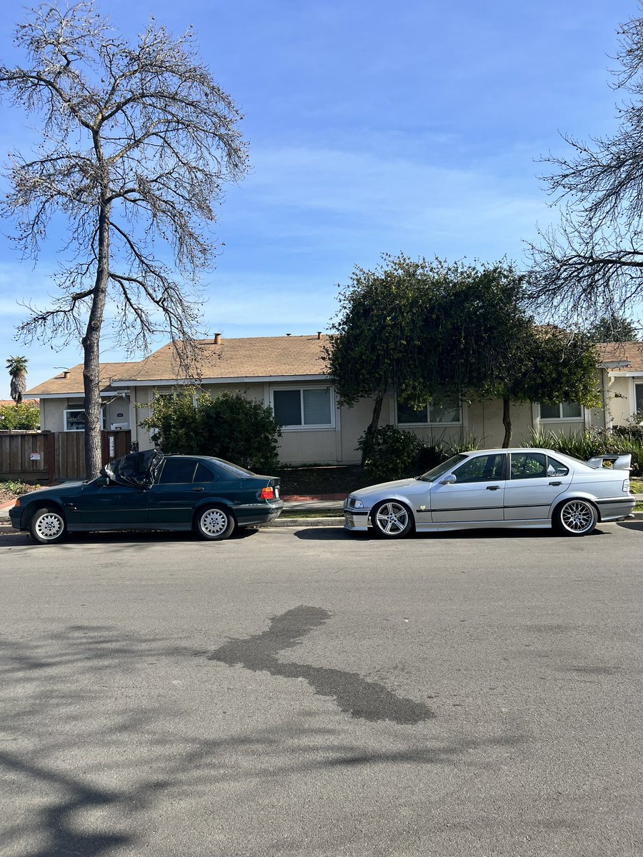 yoitskidmichael's tweet photo. Scored a $200 E36 rolling shell w/ complete interior, these BMWs are everywhere. Where the 240s 🥲 https://t.co/4zqHKucPmA