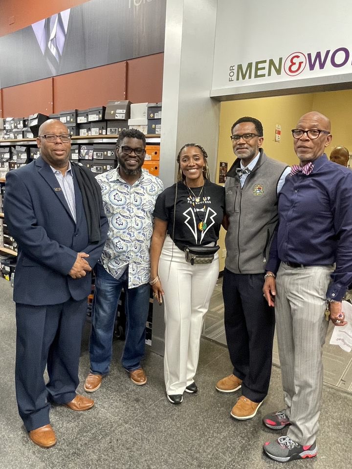 fly_lostme's tweet photo. Today, the Alpha Sigma Lambda chapter partnered with the DFW Cares Mentoring movement along with other sponsors to assist HS students with shopping for FREE suits. Thank you to the K&amp;G Men’s Superstore for welcoming us. #DFWcares #alphaphialpha #dallasalphas #mentoring https://t.co/zUoh9A8AEc