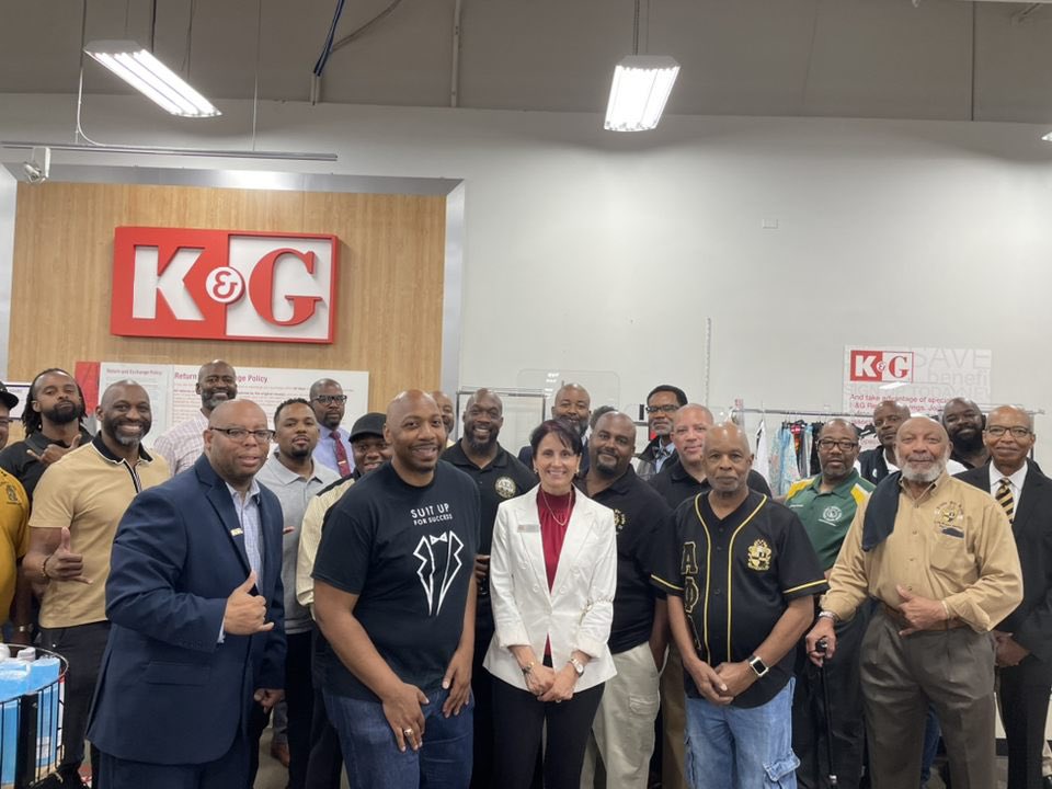 fly_lostme's tweet photo. Today, the Alpha Sigma Lambda chapter partnered with the DFW Cares Mentoring movement along with other sponsors to assist HS students with shopping for FREE suits. Thank you to the K&amp;G Men’s Superstore for welcoming us. #DFWcares #alphaphialpha #dallasalphas #mentoring https://t.co/zUoh9A8AEc