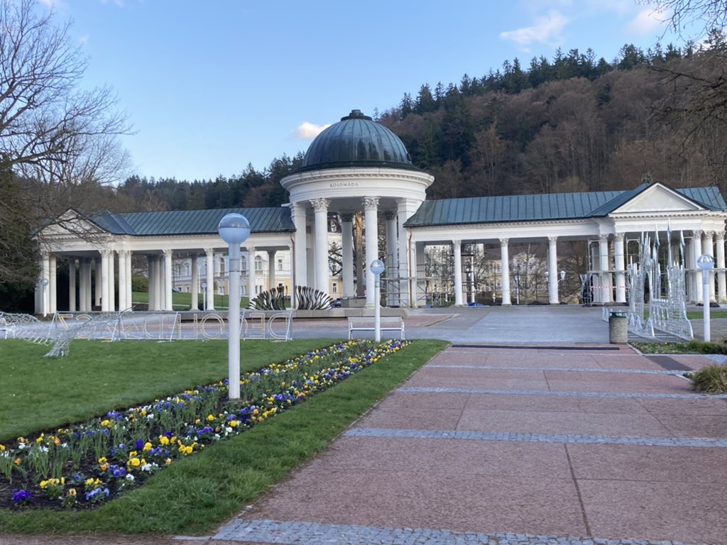 olaferfurt's tweet photo. #Kolonada gibt es in zwei Ausführungen, beides sind Originale LG aus intensivem Boxenstop #Marienbad gestern @Michael_Jahn_GB @AHildebrandt70 @mike_leder https://t.co/XF3Q7YoExP