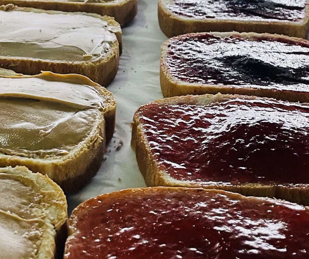 🤪🥲🤷🏼‍♀️<a href="/JaxBoz/">Chauffeur Boz</a> ok but let’s get this straight strawberry 🍓 or grape 🍇 ?