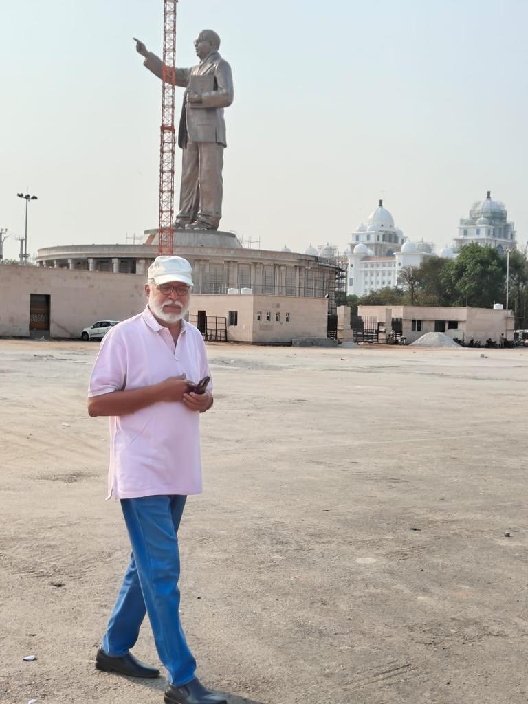 VedakumarManik1's tweet photo. 💐TODAY MORNING AT 8am @ DR B R AMBEDKAR STATUE @ HYDERABAD..🌱🤲🌱 https://t.co/h7NClxqn0j