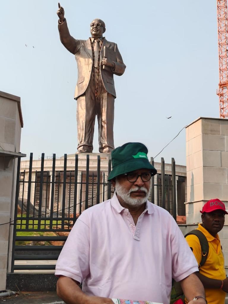 VedakumarManik1's tweet photo. 💐TODAY MORNING AT 8am @ DR B R AMBEDKAR STATUE @ HYDERABAD..🌱🤲🌱 https://t.co/h7NClxqn0j
