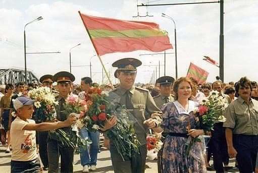 yORNjKzE9aarGLY's tweet photo. Пост памяти! 20 апреля 1950 года родился русский генерал, замечательный  человек Александр Иванович Лебедь! Он остановил войну в Приднестровье и  мы, жители Приднестровья, будем помнить это всегда! Светлая память  Александру Ивановичу!!🌹🌹 https://t.co/kvwVQLVYkM