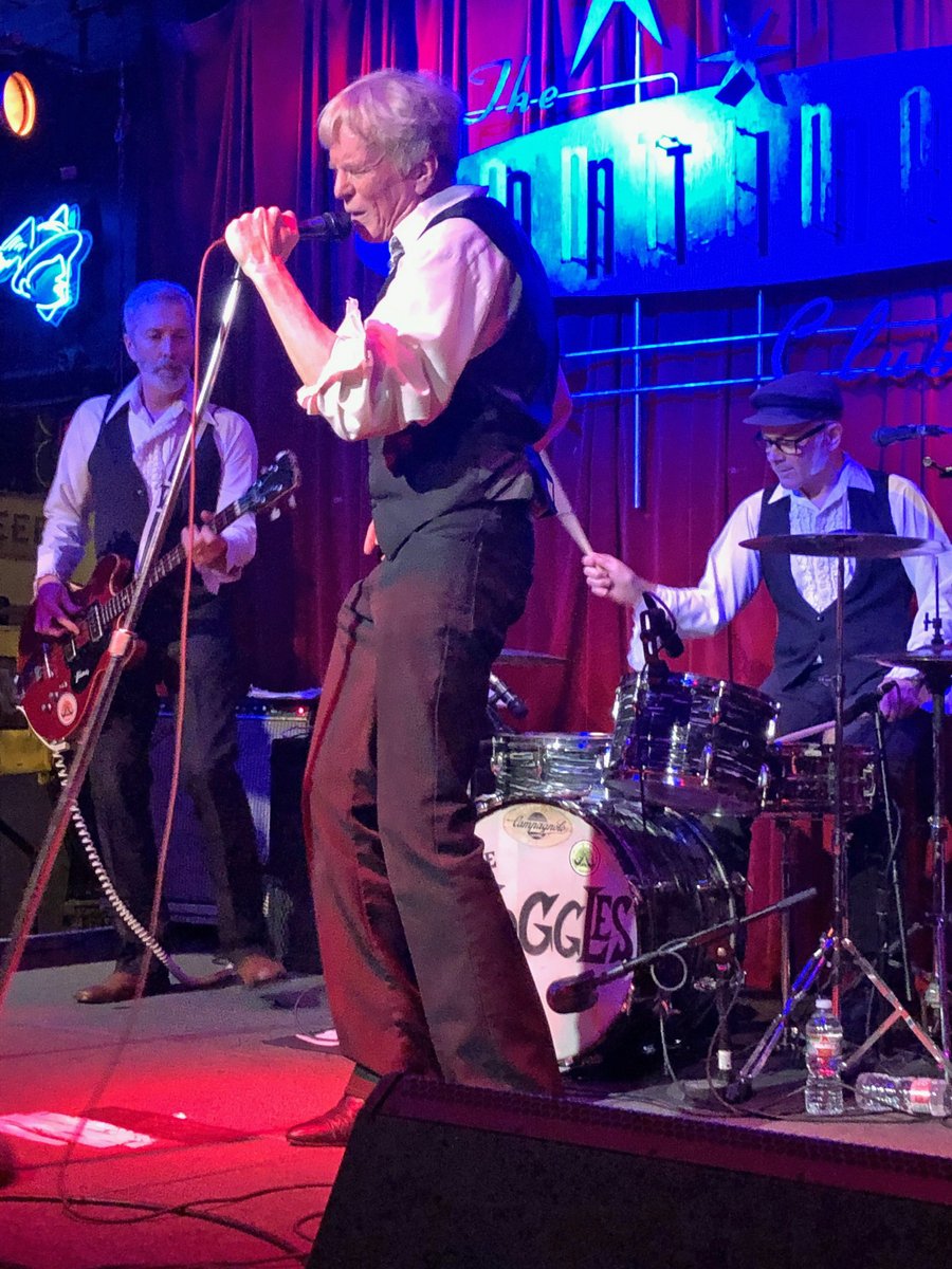 BobRuggiero2's tweet photo. Great show of raw, raucous Garage Rock tonight with the #Woggles at @ContClubHouston! The Mighty Manfred's energy was high-level, and he jumped down off the Club's bar TWICE! Pat Beers was also a whirling dervish. So glad I heard "Flesh Hammer" live! @the_woggles @littlesteven_ug https://t.co/MJwDUfuEPL