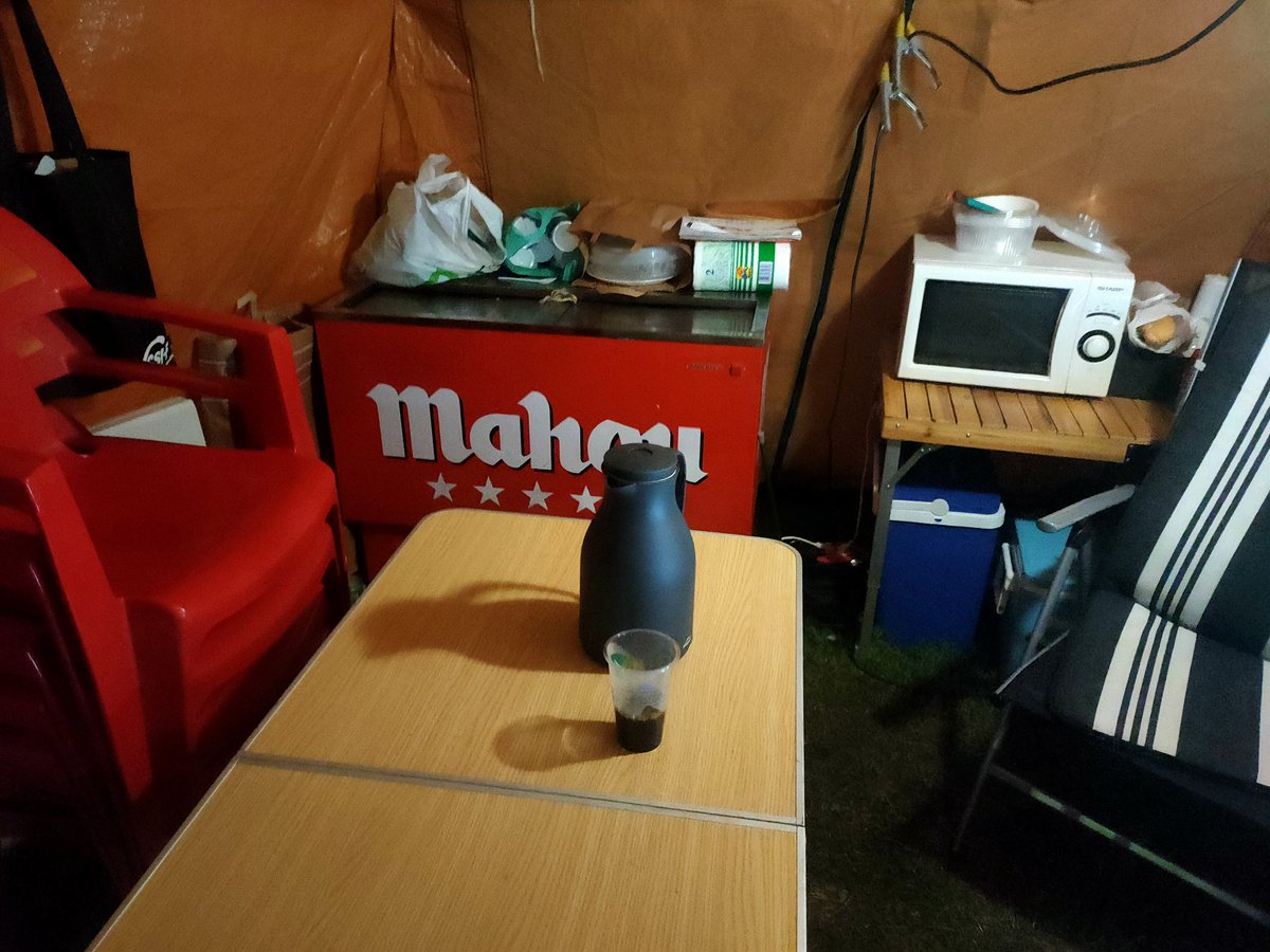 Y como pasamos el día en el campamento afectados L7B de metro? 🧡 Con mucha solidaridad, con mucho amor de nuestros vecinos y los que no son. Gracias por apoyarnos desde todas las partes de España. Así comienzo el día para ir a currar. Las noches siguen siendo frias