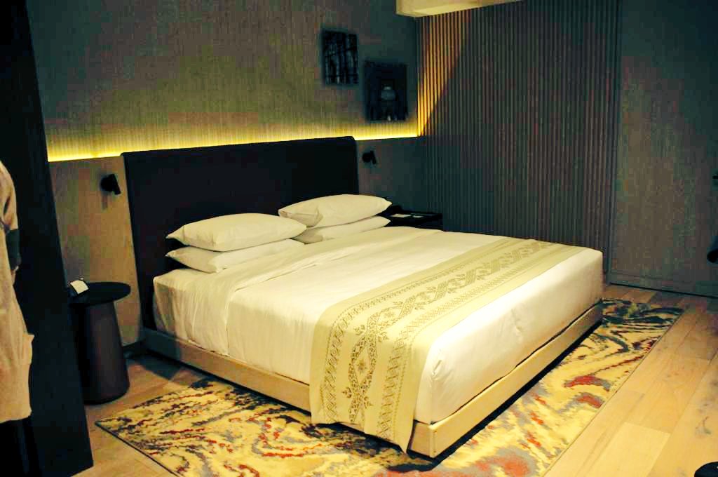 NexosTuristicos's tweet photo. Personalmente, Carlo Bava @c_bava Gerente del nuevo hotel Hyatt Regency Mexico City Insurgentes dio la bienvenida oficial a los primeros huéspedes. La propiedad cuenta con 201 amplias habitaciones y suites con ventanas de piso a techo, que ofrecen una combinación perfecta. https://t.co/nTZu5rvHgb
