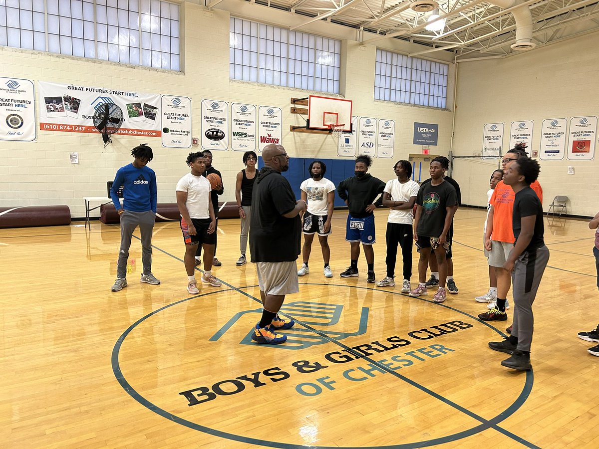 MissingPlug's tweet image. Meet us Thursdays 7pm at @boysandgirlsclubofchester 🏀🧡 

Our Goal: Creating Safe Experiences For Our Youth. Brought to you by @dutyislove x @themissingplug 👏🏾

#boysandgirlsclub #basketball #youthevent #eventplanning #community #themissingplug