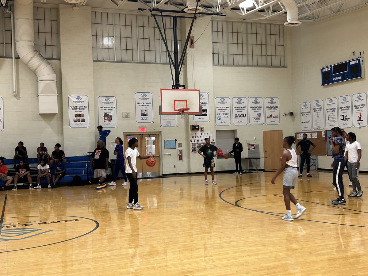 MissingPlug's tweet image. Meet us Thursdays 7pm at @boysandgirlsclubofchester 🏀🧡 

Our Goal: Creating Safe Experiences For Our Youth. Brought to you by @dutyislove x @themissingplug 👏🏾

#boysandgirlsclub #basketball #youthevent #eventplanning #community #themissingplug